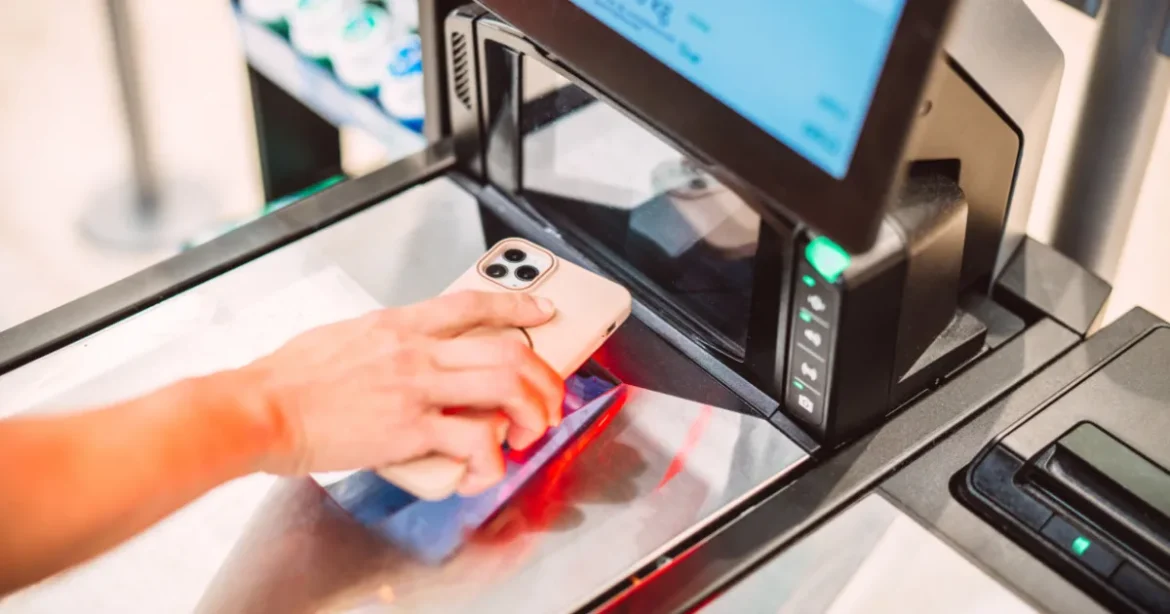 Búcsút inthetünk a bankkártyának? A fiatalok bizalma meglepő