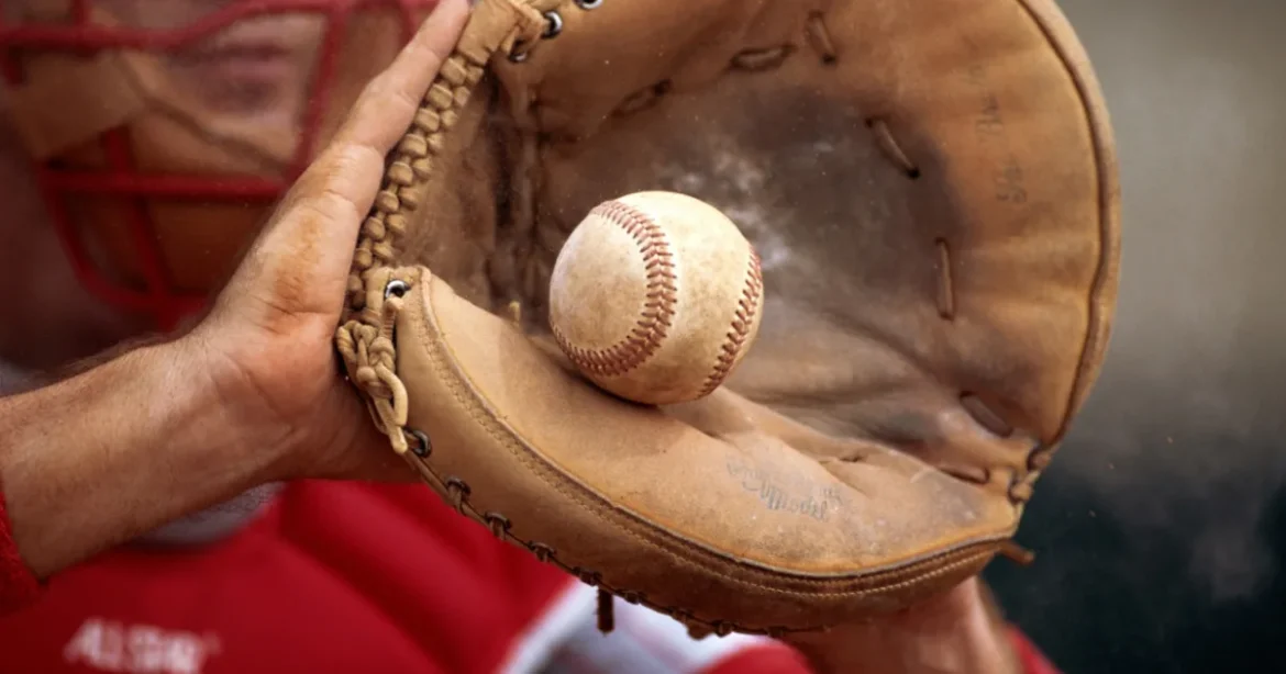 Dráma a pályán: vérző arccal vitték kórházba a baseballsztárt