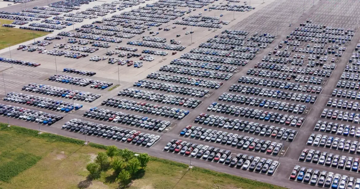 Fű alatt küldik el a magyar melósokat, hatalmas leépítési hullám söpör végig a gyárakon