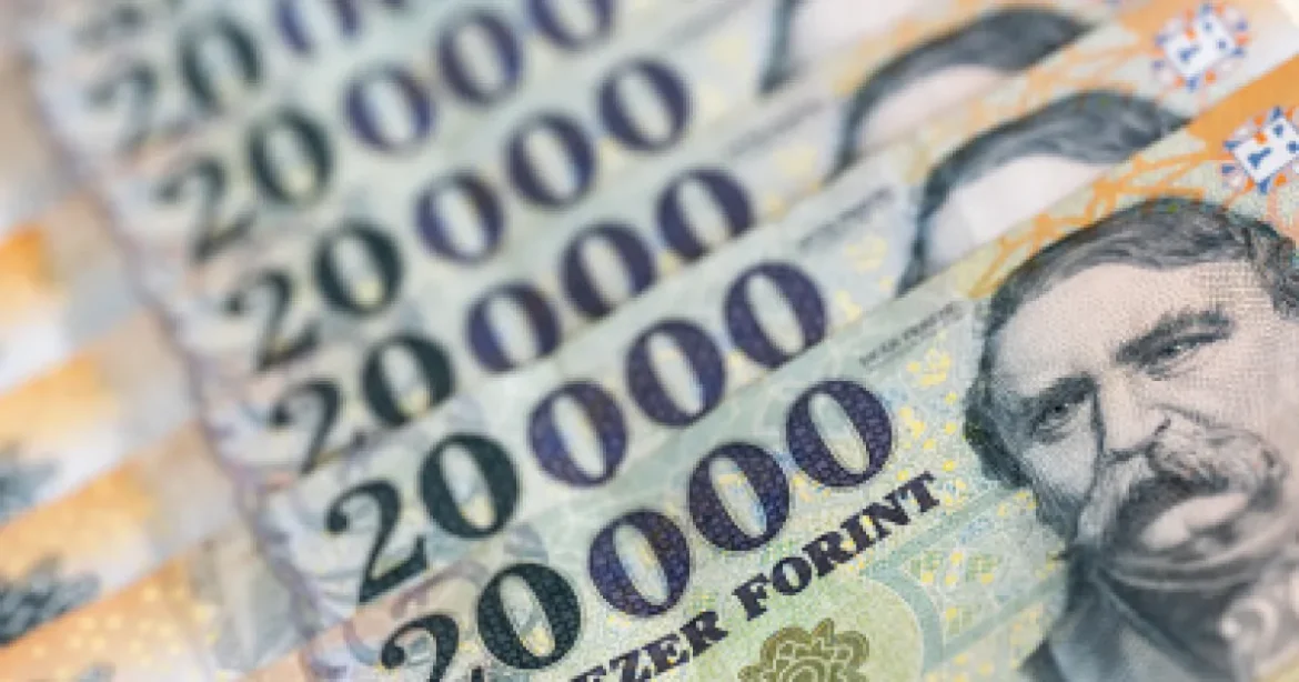 Megrángatták a forintot délelőtt: hirtelen fordulat jött, de a java még hátravan