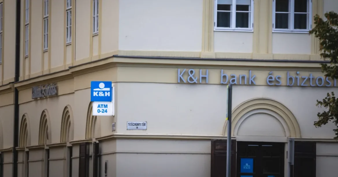 Több ezer K&H-s bankkártya PIN-kódját változtatták meg szó nélkül