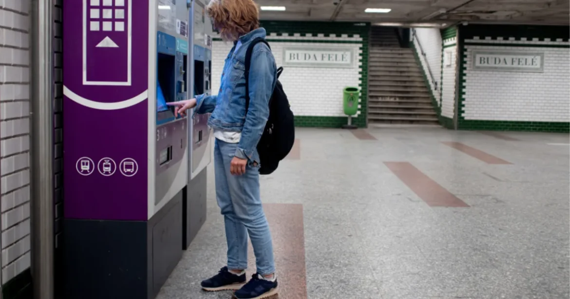 Ingyenes BKK-bérlet jár ezeknek a fiataloknak egész évre